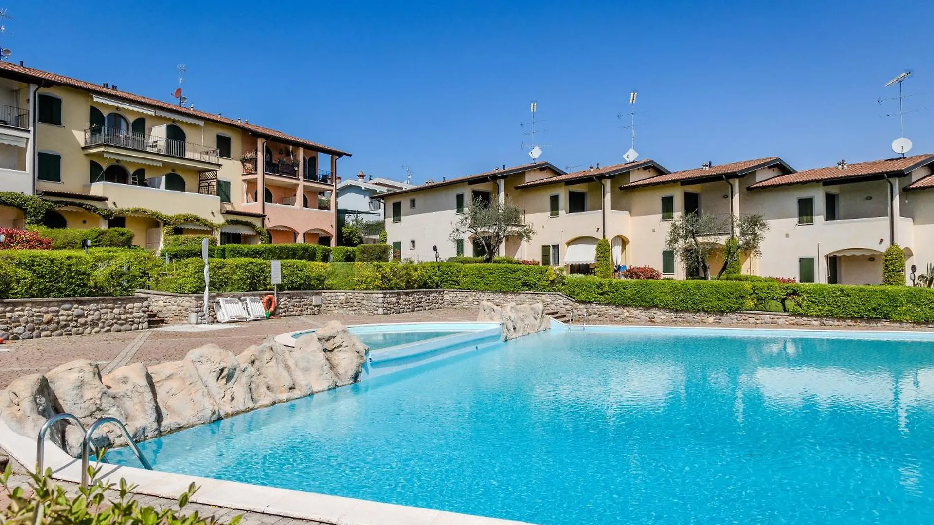 Piscina + Condizionatore + Vista Lago Apartment Polpenazze del Garda Italy